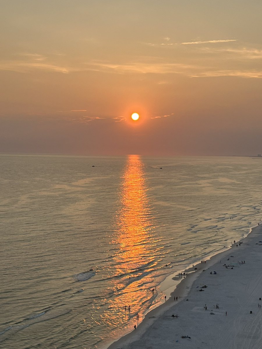 Mother Nature at her finest. Another day, another sunset in this paradise 🌅🌊 #PanamaCityBeach