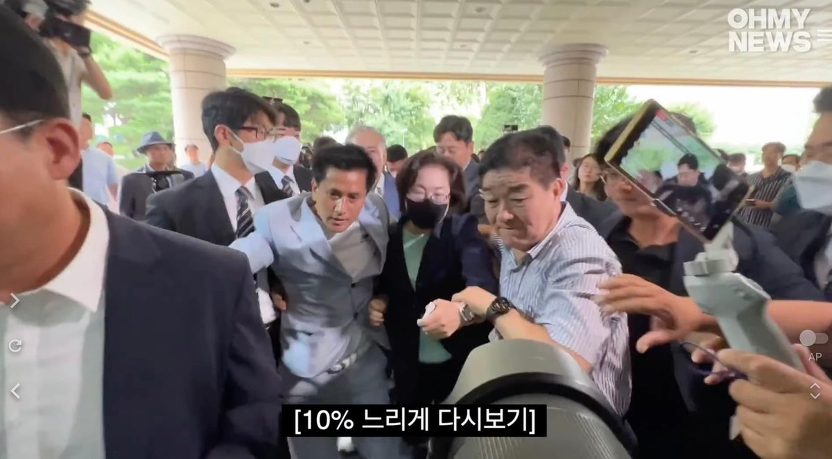 박희영 구청장 지지자들의 기세가 대단하더군요.
[오마이TV] 용산구청장 법원 진입작전 youtu.be/bOg5_Yn_dpk