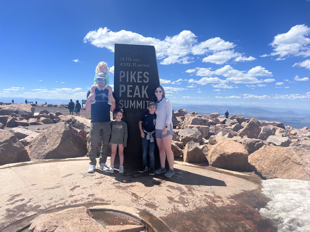 TongieNation's tweet photo. 7 & 8) High school assistant principal Kelly Hoopes vacationed with her family in Colorado Springs!
9 & 10) Fourth grade teacher Amy Olsen celebrated her birthday at the Happiest Place on Earth, traveling to @disneyland in California!
#tongienation #usd464 #summersnaps https://t.co/XTFD7ItCvK