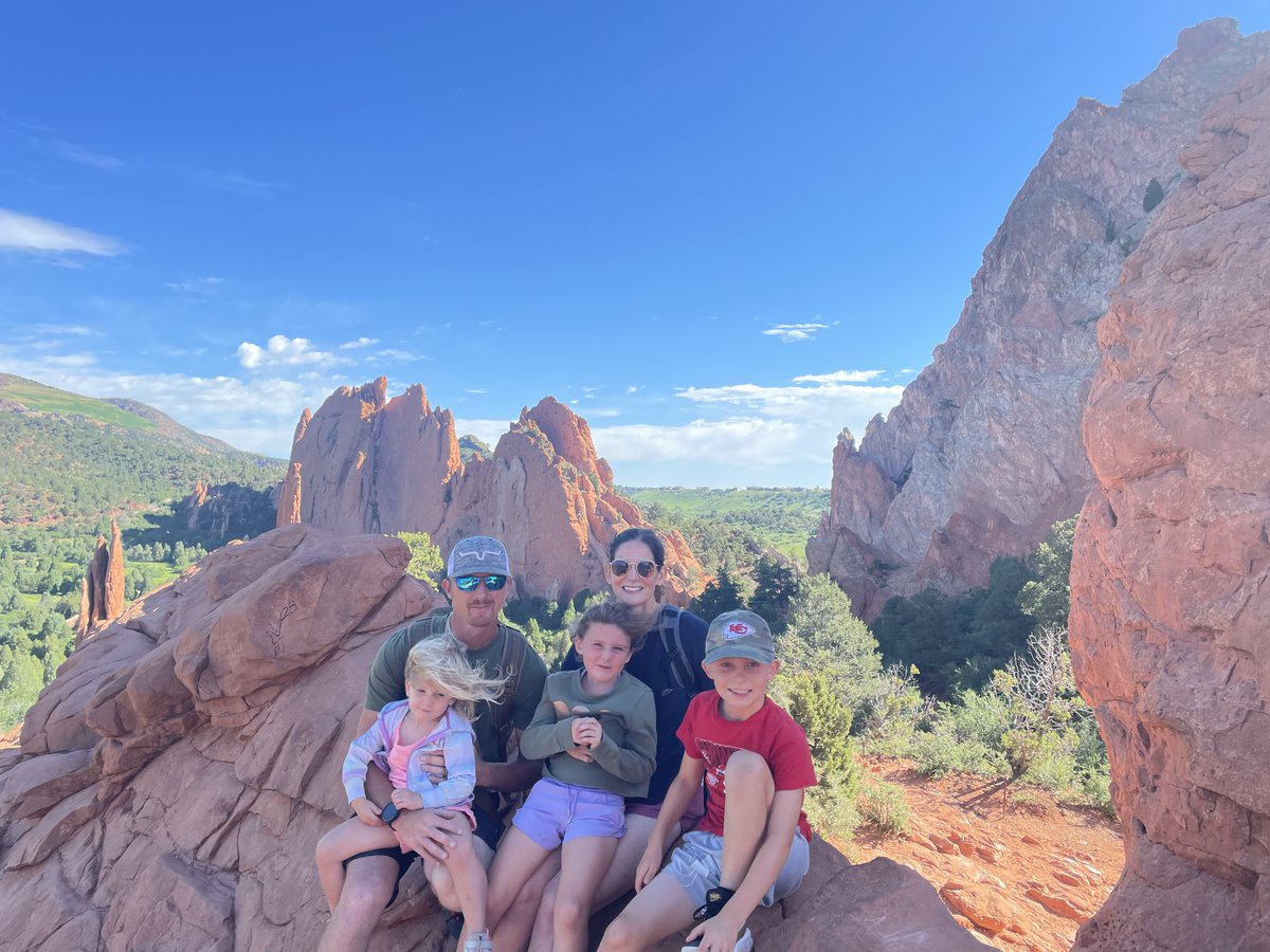 TongieNation's tweet photo. 7 & 8) High school assistant principal Kelly Hoopes vacationed with her family in Colorado Springs!
9 & 10) Fourth grade teacher Amy Olsen celebrated her birthday at the Happiest Place on Earth, traveling to @disneyland in California!
#tongienation #usd464 #summersnaps https://t.co/XTFD7ItCvK
