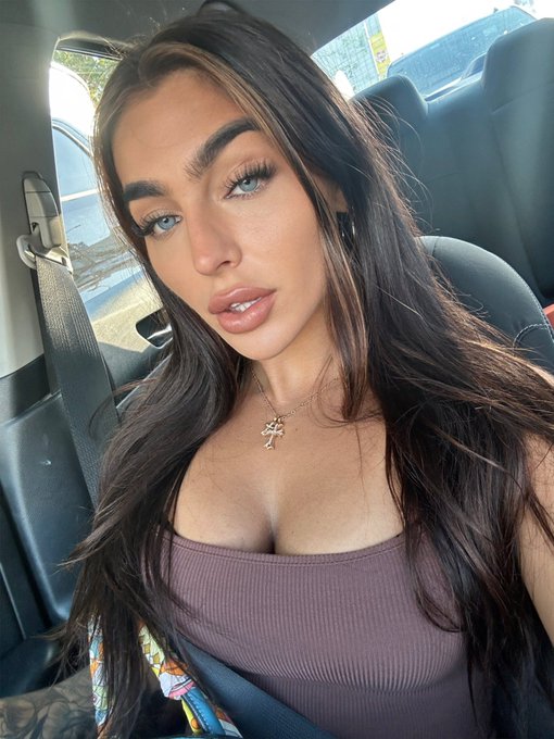 Car selfies 💗 https://t.co/nGxeWbDAQ6<a href="/tag/gtr"class="tags"><span>#gtr</span></a>