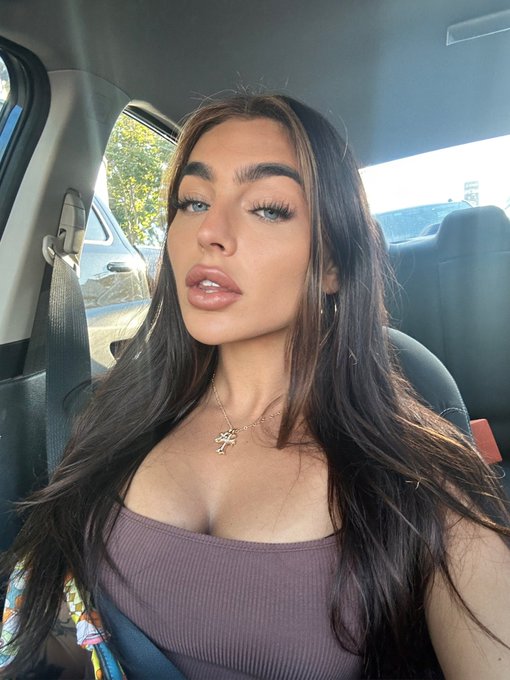 Car selfies 💗 https://t.co/nGxeWbDAQ6<a href="/tag/gtr"class="tags"><span>#gtr</span></a>