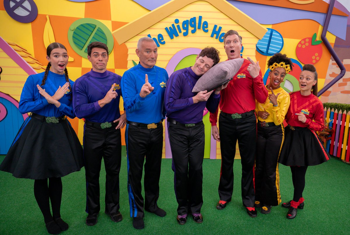 Don't be like Lachy! 
Never sleep with your electrical device- they can overheat and catch fire!

For more electrical safety tips and to listen to our song 'electricity', visit tr.ee/SeGKJ9dXQ-

❤️💜💙💛