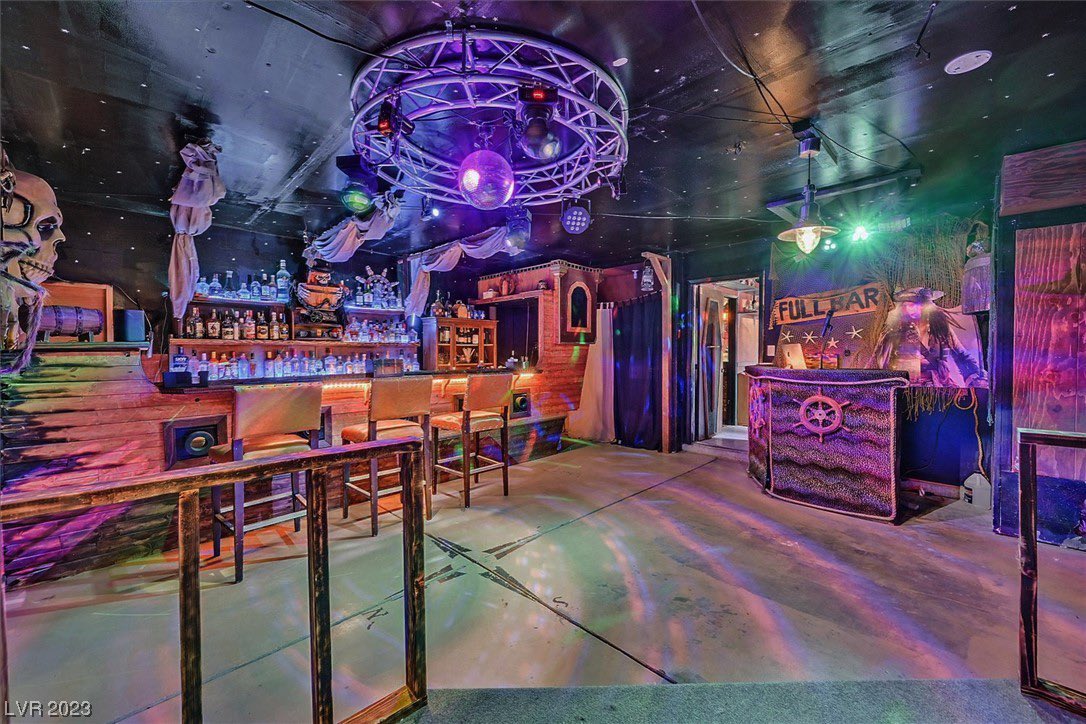 Zillow Gone Wild 🏡 on Twitter "You Never Know What’s Going On Inside A