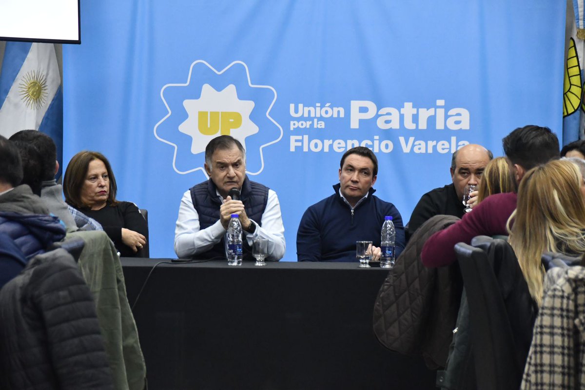 PereyraJulio's tweet photo. Nos reunimos junto a @Andreswatsonok y candidatos de @UnionxVarela para fortalecer la #unidad en #Varela. Una unidad que lleva muchos años de lucha y de caminar juntos casa por casa.