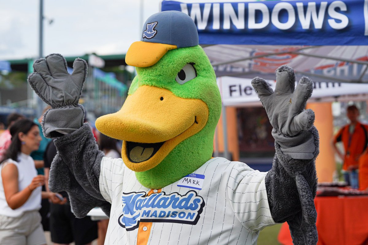 MadisonMallards's tweet image. tired: bark in the park
wired: Mark in the Park 👨🏻