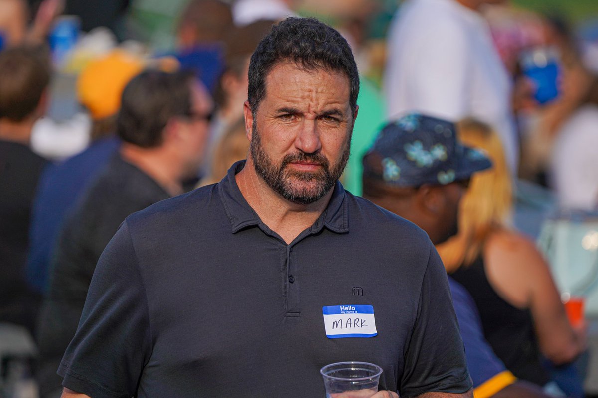 MadisonMallards's tweet image. tired: bark in the park
wired: Mark in the Park 👨🏻