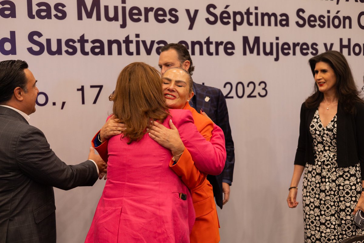 CONAVIM_MX's tweet photo. #UniendoEsfuerzos | La comisionada @FabiolaAlanis_S asistió a la Sesión del Sistema Estatal #PASEVM en #Querétaro, con el firme objetivo de coordinar los esfuerzos de cada nivel de gobierno para garantizar la atención hacia las violencias que enfrentan las mujeres en la entidad. https://t.co/AFSrtSN70d