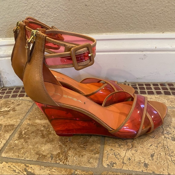 So good I had to share! Check out all the items I'm loving on <a href="/Poshmarkapp/">Poshmark</a> #poshmark #fashion #style #shopmycloset #viaspiga: posh.mk/KH8hwuR4vBb