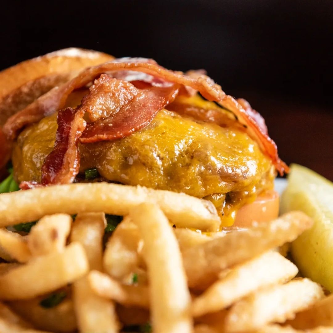 DuffysTavernFL's tweet photo. Our burger specials are sure to hit the spot! Which one is your go-to: Classic Cheeseburger or the BBQ Bacon Burger? #Duffys #Tavern #DuffysTavern https://t.co/RQoYWxXISb