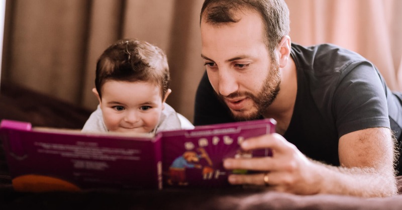 UNICEF_FR's tweet photo. La lecture n'ouvre pas seulement les portes de l'imaginaire, elle permet à votre enfant d’apprendre de nouvelles choses et de partager des moments privilégiés. 

Comment faire aimer la lecture à votre enfant ? Tout ce que vous devez savoir pour éveiller le lecteur qui est en lui.