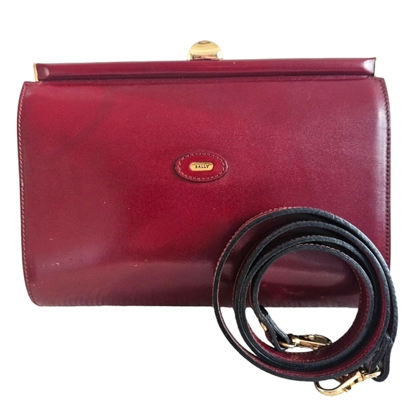 paintbuzzed's tweet photo. So good I had to share! Check out all the items I'm loving on @Poshmarkapp #poshmark #fashion #style #shopmycloset #bally #madewell #handcrafted: https://t.co/SE3rTKPYp0 https://t.co/LWEi6IXl5E