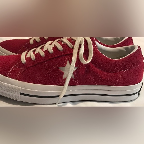 FebreJennifer's tweet photo. So good I had to share! Check out all the items I'm loving on @Poshmarkapp from @gracefulposher1 @JooniesCloset #poshmark #fashion #style #shopmycloset #converse: https://t.co/FJmfxHxQe3 https://t.co/QK6bgfY7Lf