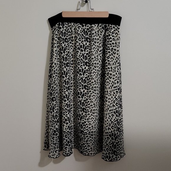 So good I had to share! Check out all the items I'm loving on <a href="/Poshmarkapp/">Poshmark</a> #poshmark #fashion #style #shopmycloset #vineyardvines #lularoe: posh.mk/OeRrsPU4vBb