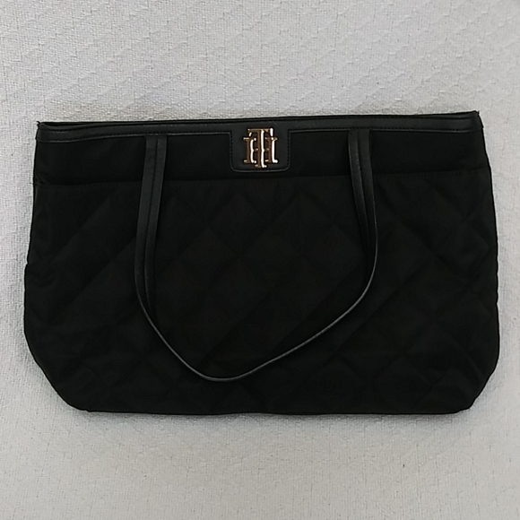 PKStuff's tweet image. So good I had to share! Check out all the items I'm loving on @Poshmarkapp #poshmark #fashion #style #shopmycloset #tommyhilfiger #apc #7forallmankind: posh.mk/fTRPRbW4vBb