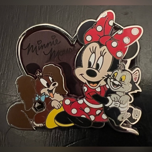 michele_loveday's tweet photo. So good I had to share! Check out all the items I'm loving on @Poshmarkapp #poshmark #fashion #style #shopmycloset #disney: https://t.co/fFRIVdzWGk https://t.co/5b2J8NUBda