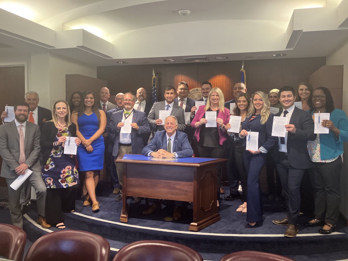 pazina_julie's tweet photo. Honored to work with so many exceptional individuals from ⁦@unlvmedicine⁩ ⁦@unrmed⁩ ⁦@TouroNevada⁩ Roseman, HCA, ⁦@StRoseHospitals⁩ @lvchamber⁩ and more to secure more NV graduate medical education. Thank you ⁦@JosephMLombardo⁩ for signing #SB350. https://t.co/lQ1OdWX2tr