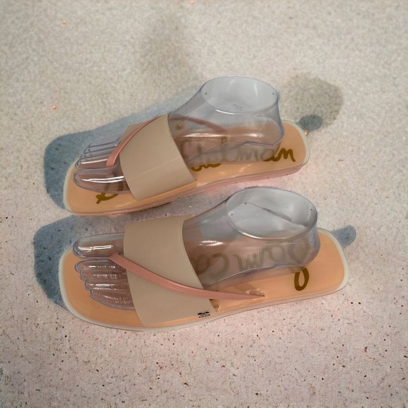 So good I had to share! Check out all the items I'm loving on <a href="/Poshmarkapp/">Poshmark</a> from @felindamay #poshmark #fashion #style #shopmycloset #allinmotion #verabradley #samedelman: posh.mk/YXbsjfY4vBb