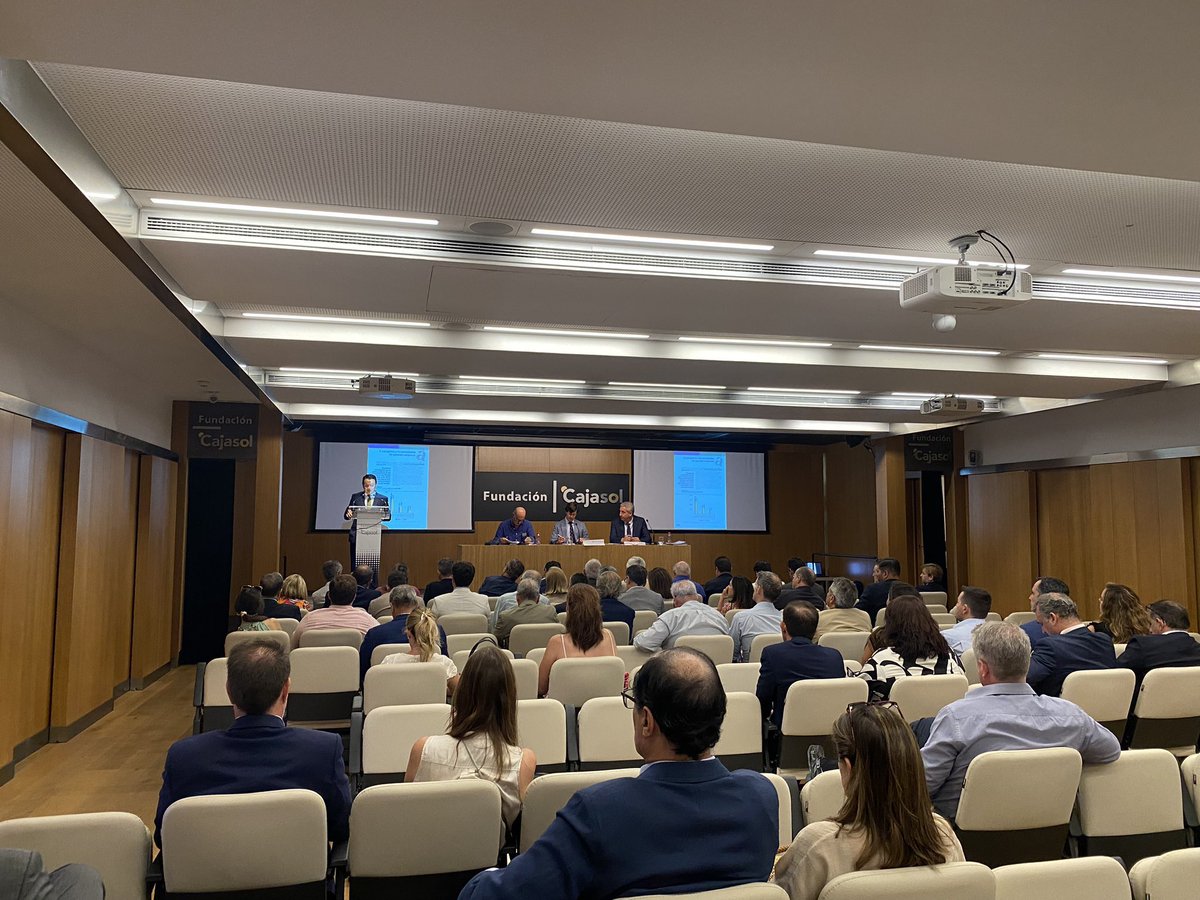 El Director Territorial de Andalucía Occidental de <a href="/SGR_Garantia/">Garántia</a>, Antonio Higueros, ha intervenido hoy en la Junta Directiva de la <a href="/CES_Sevilla/">Empresas de Sevilla</a> para explicar las conclusiones del IV Informe Anual de Financiación de Pymes y Autónomos de Andalucía.