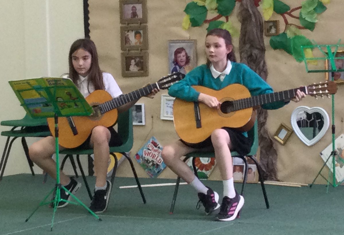 Lakeside_school's tweet photo. St P and St P held their annual music festival tonight - we present to you - our super-talented musicians. @HumberTaiko @NorthLincsCNews @folk_lincs #talentedchildren #marvellousmusicians https://t.co/aJayf03y3O