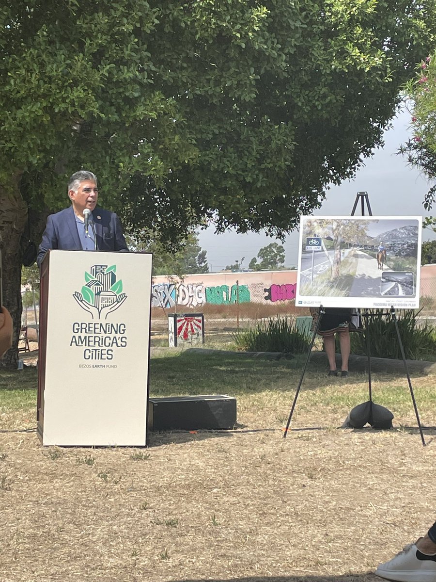 G_InTheCity's tweet image. The @BezosEarthFund announces a $400M commitment to green spaces in underserved communities with more parks, 🌳 and community 🪴gardens. 

TPL is proud to partner with Pacoima Beautiful on a $3.5 million grant to reshape four miles of the Pacoima Wash in Los Angeles.