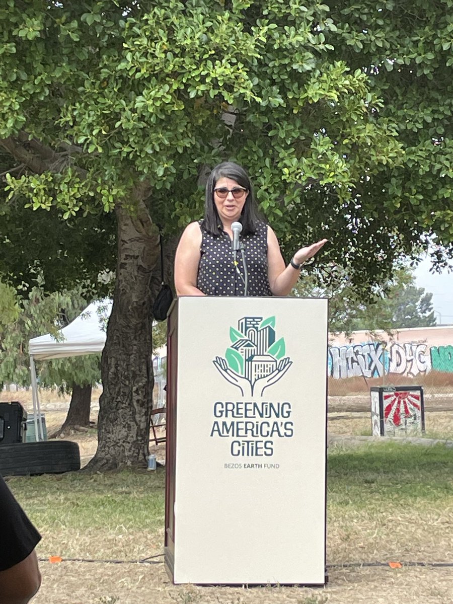 G_InTheCity's tweet image. The @BezosEarthFund announces a $400M commitment to green spaces in underserved communities with more parks, 🌳 and community 🪴gardens. 

TPL is proud to partner with Pacoima Beautiful on a $3.5 million grant to reshape four miles of the Pacoima Wash in Los Angeles.