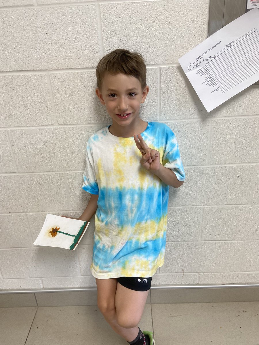 Chrbrown77's tweet photo. Wearing our Tye Dye shirts Mrs.J the Scientist helped us create! @SCCDSB https://t.co/wTssyyItIo