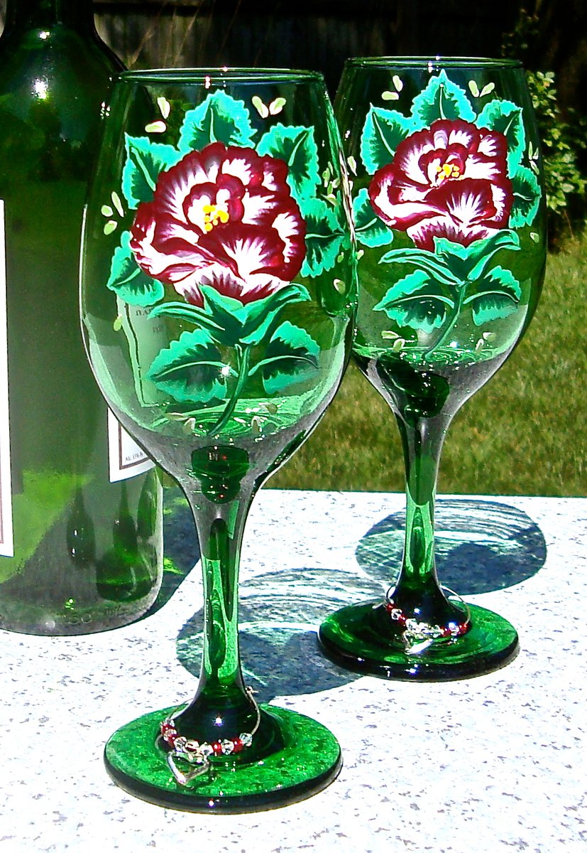 etsy.com/listing/217736… #wineglasses #floralglasses #redroses #SMILEtt23 #romanticgift #anniversarygift #engagementgift