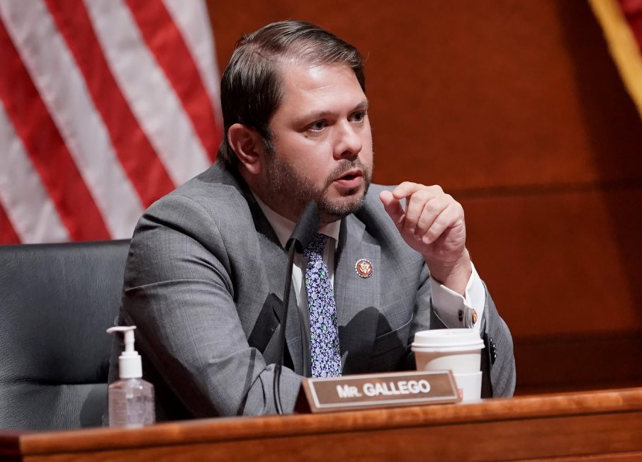 PopularLiberal's tweet photo. News alert: Senator Kyrsten Sinema, who defected from the Democratic Party, has underperformed in her Q2 fundraising, raising just half of her Democratic opponent Congressman Ruben Gallego's total, with $1.6 million compared to his $3.1 million.

Adding to her embarrassment, it is notable that Sinema heavily relies on questionable donations from affluent individuals and corporate PACs, with less than $9,000 coming from small contributors giving under $200.

Given this lackluster showing, some political analysts speculate if Sinema will even bother announcing her reelection campaign, as she has not done so yet and may be considering a lucrative lobbyist position. It is evident that her main priorities are money and influence.

In this election cycle, Arizona has the opportunity to elect Ruben Gallego, a candidate who genuinely cares about the state's constituents. He is the dedicated Democratic congressman they truly deserve. #DemVoice1 #FreshResists