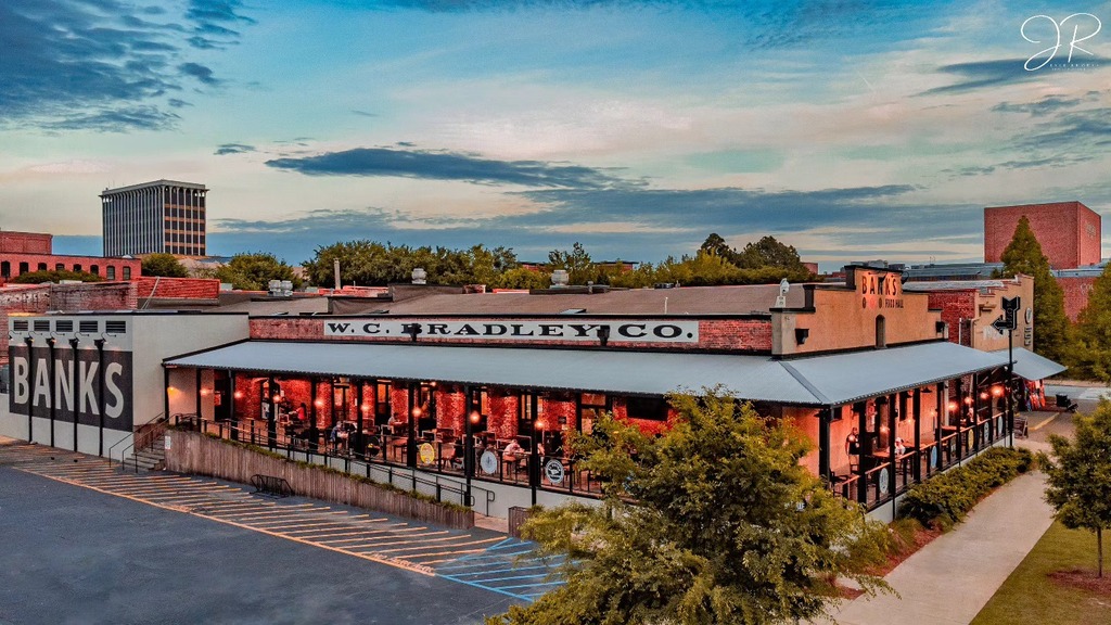 Banks Food Hall on a Summer night's sunset.

#columbusgeorgia #columbusga #colga #phenixcityal #phenixcity #phenixcityalabama #leecounty #aburnal #opalikaal #photography #columbusgaphotographer #columbusgaphotography #historiccolumbusga #uptowncolumbusga… ift.tt/bs4nNTa