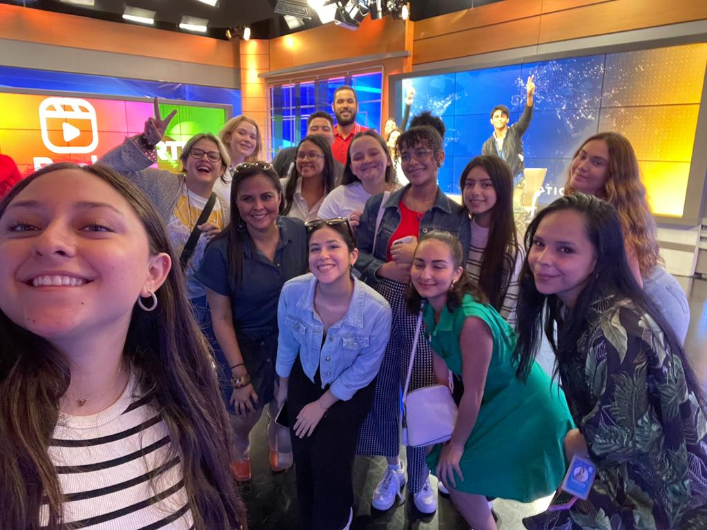 USMApanama's tweet image. 💙Estudiantes de Comunicación Social de #USMAPanamá realizan gira académica a TVN Media, acompañados por la Profa. Elizabeth Garrido, como parte de la materia de Periodismo. 📺

#YoSoyUSMA #COSOSUSMA