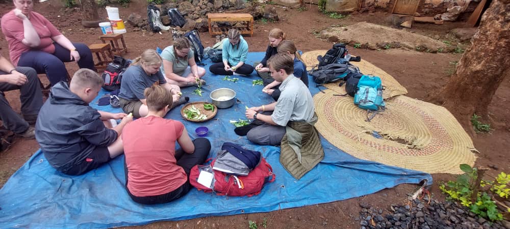 camptanzania's tweet photo. Cultural exploration in Africa, learning how to cook traditional meals #teammeru #CampsEffect #dosomethingAmazing @campkenya @CampsInt https://t.co/0KmqYrMhjw