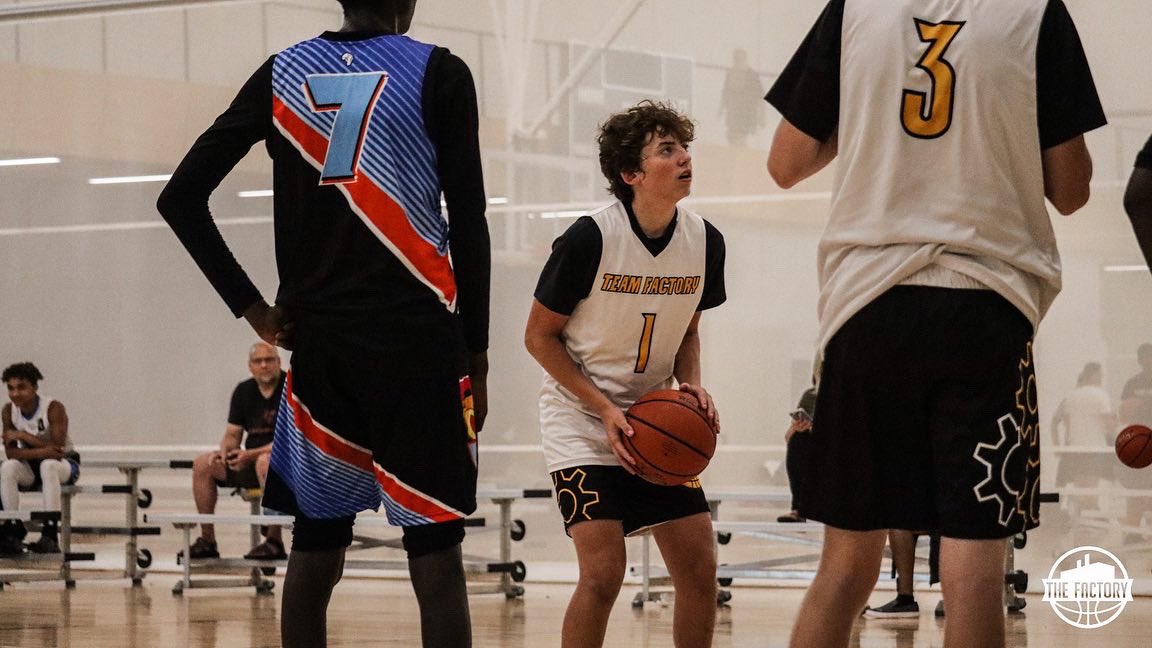 TheFactoryBB's tweet photo. 📸 Highlights of The Summer Warm Up in Omaha part 1

Team Factory 15U Regional vs. TSA 15U

#teamfactory #thefactory #aau #aaubasketball #basketball #bball #summer https://t.co/CLCme5UjUR