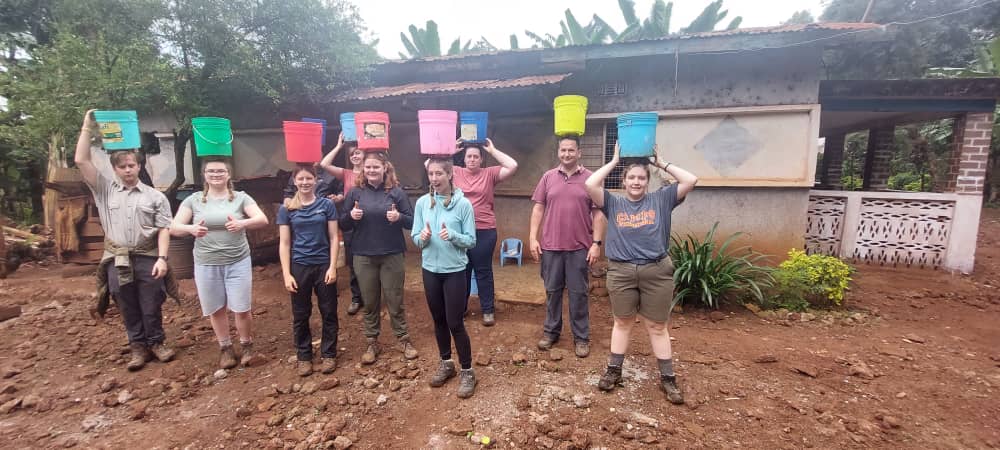 camptanzania's tweet photo. Cultural exploration in Africa, learning how to cook traditional meals #teammeru #CampsEffect #dosomethingAmazing @campkenya @CampsInt https://t.co/0KmqYrMhjw