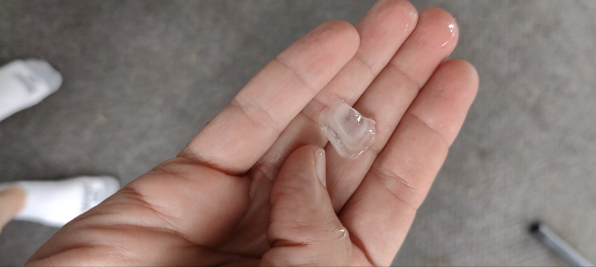 fhecrewdavid's tweet photo. @NWSStLouis 3/4" and smaller hail in Belleville https://t.co/FzgcXLU1Me