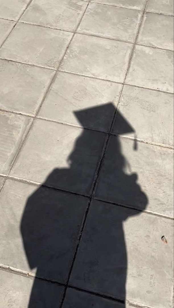 nicolechiwala's tweet photo. Finally graduating this year!🥺 LLB👩🏾‍⚖️ https://t.co/GH5iSHMzMo