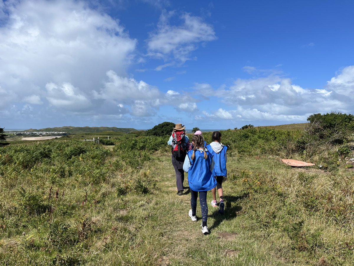 llanrhidianp's tweet photo. What an awesome first day @StMadoc packed with some super fun activities! βοΈπΉ #LlanHealth #LlanFun #LlanOut https://t.co/lxBOctVdsG