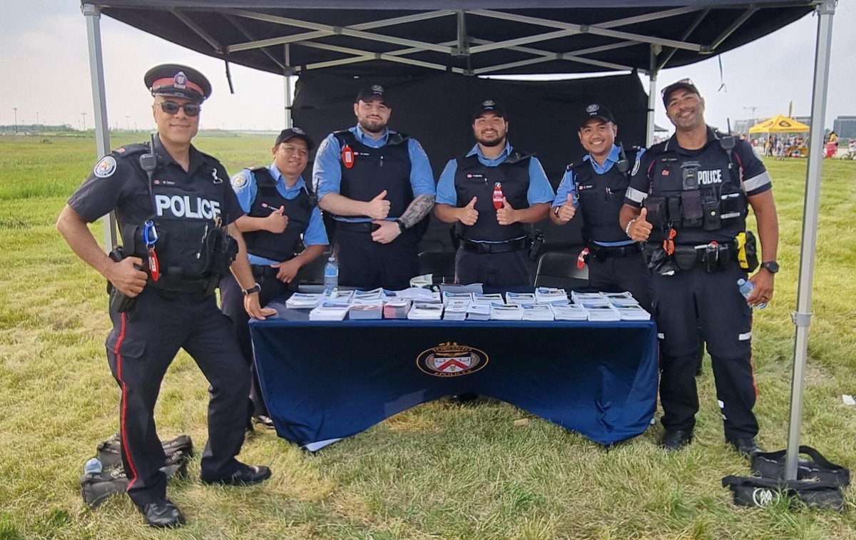 privilege to serve w/some dedicated Auxiliary Officers who show their commitment to 32 Div &amp; TPS. One of the best Auxiliary team in the City. Thank you for your service this weekend in assisting us w/ events in our Div.  @32division @torontopolice @tps_cpeu @tpaca1 @tpsauxiliary
