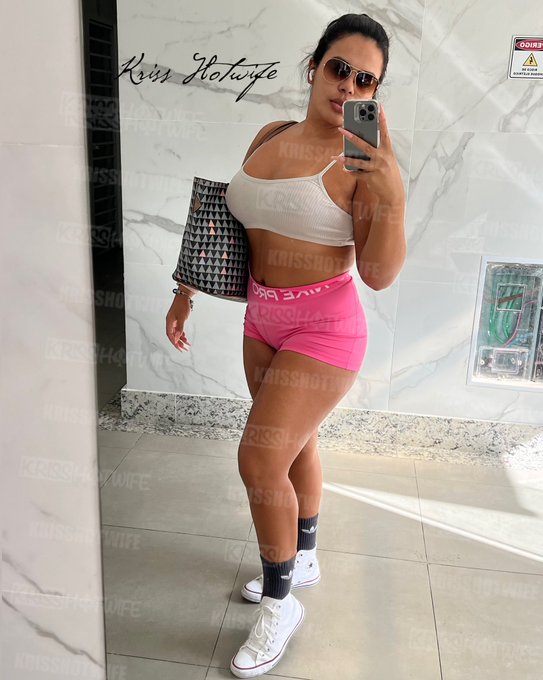 Bem Barbie p/ treinar 💖 e toque especial no top transparente 🥵 https://t.co/EoxzPfjYxL