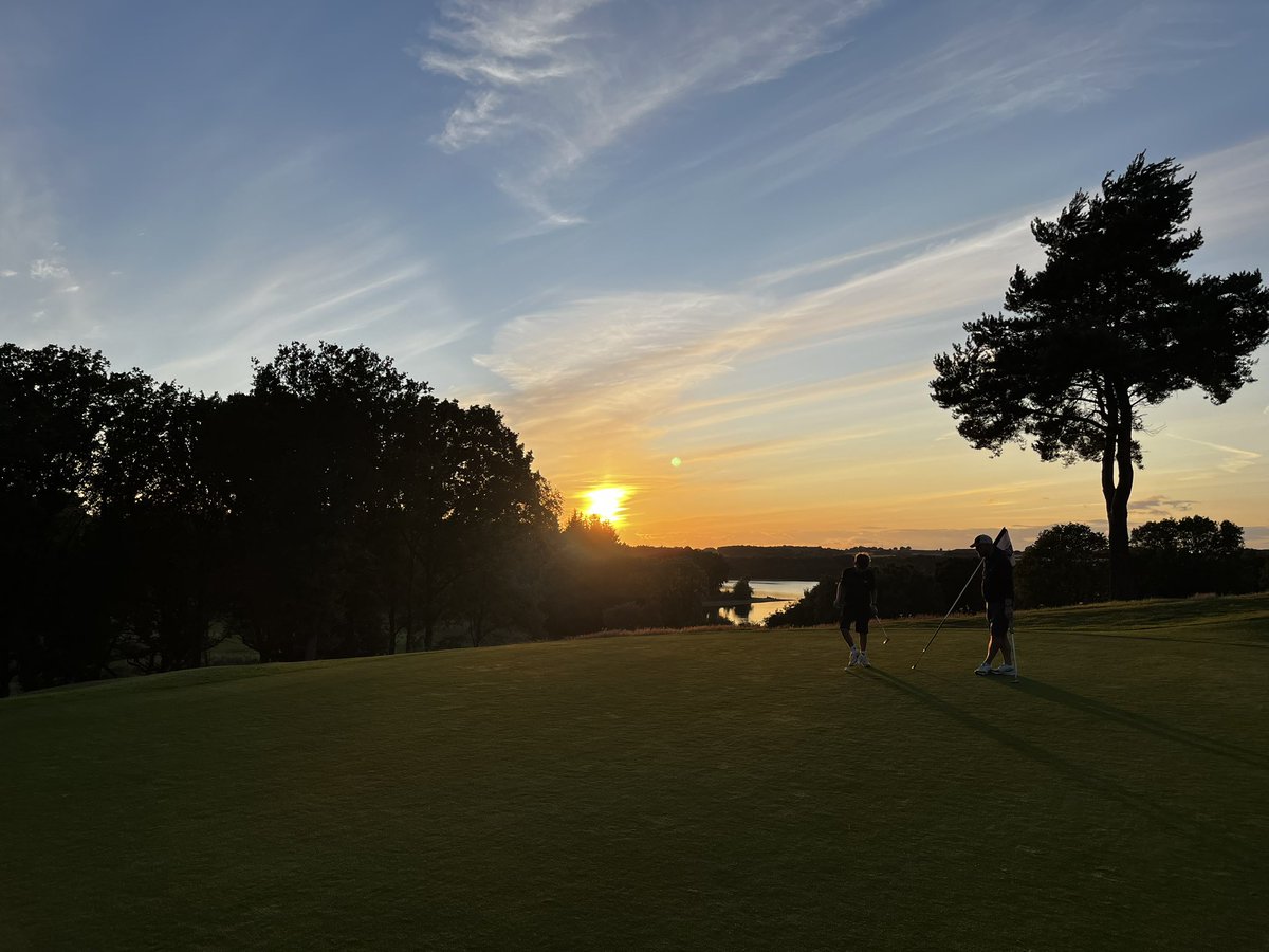 jackplaysgolf4's tweet photo. Brilliant night practicing after my lesson tonight. Sandmoor @SandMoorGC @sandmoorgcjnrs looking brilliant this evening. Getting some preparation in ready for @WetherbyGC junior open on Saturday. #playmybest #lovemygolf https://t.co/dSasJnfJZV