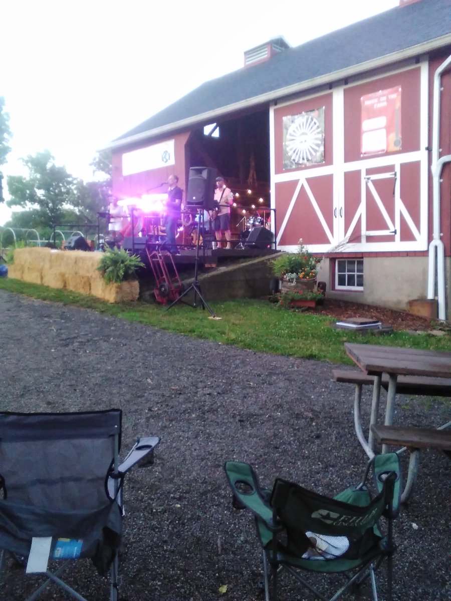 Music On The Farm – Classic Rock with Blu Million! We braved the rain to enjoy an evening of classic rock music serving up some good eats!!!
#fireonhighcincy
#organic
#foodtruck
#wecatercincy