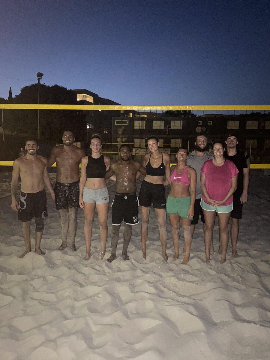 Les deux premières équipes ne se sont pas lâchées de la soirée et terminent donc ex æquo ! Bravo à elles et à ceux qui avaient trouvé les gagnants ! 🔥

On se retrouve demain pour du 2x2 mixte débutants/intermédiaires ! ✌🏼