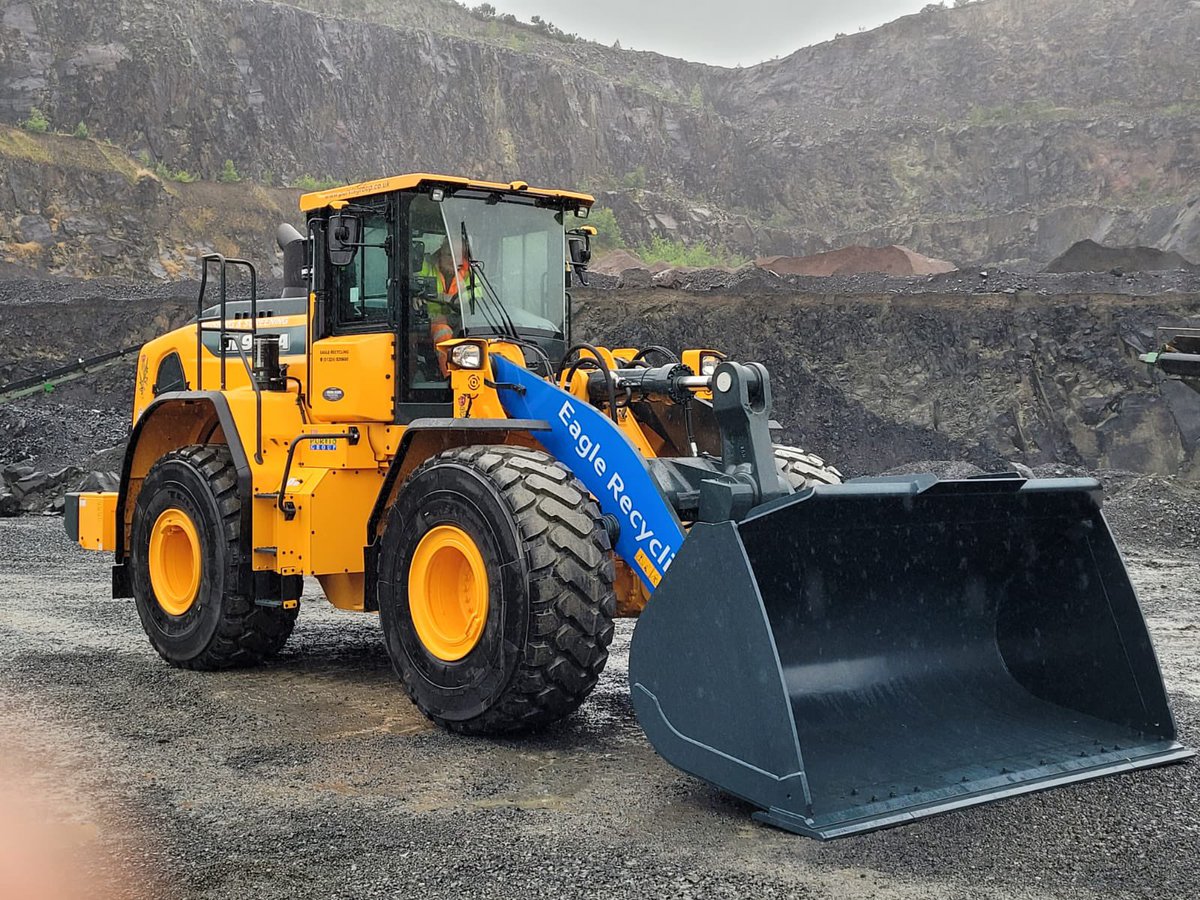 ThePurvisGroup's tweet photo. Check out this new addition to Eagle Recycling’s fleet……… Hyundai HL970A loading shovel on site at Denny https://t.co/kCmHCjmsko