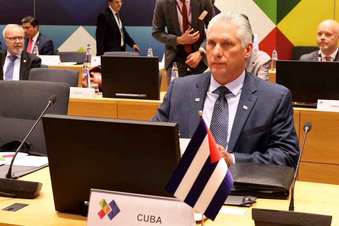 Luego de ocho años, se realiza la III Cumbre, con representantes de los  33 países de la Celac y los 27 de la Unión Europea, cuyo lema es  "Renovar la asociación birregional para fortalecer la paz y el  desarrollo sostenible".
#CumbreCelacUE