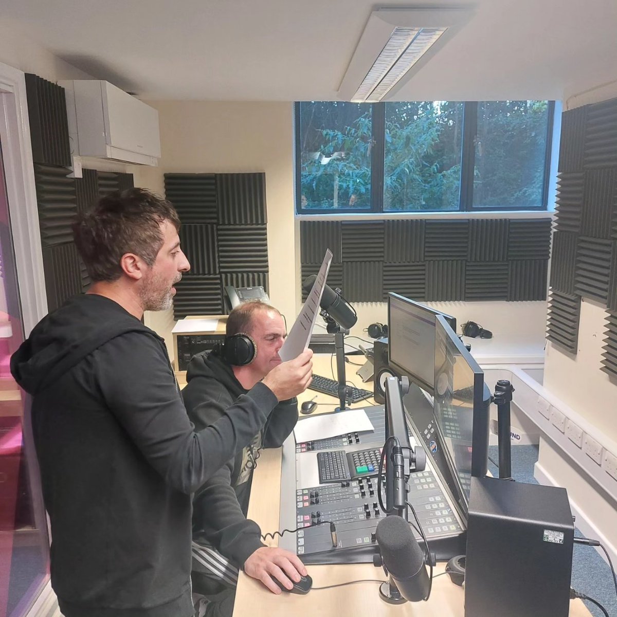 aliaskidsean's tweet photo. Thanks Dave Sweetmore n Laura Beth for having me and Maz on the Dave Sweetmore show on Tameside Radio. Always a top laugh. As of next week we have daytime play on the station as well. Get ready for more 🔥🔥good to see my minder big lordy. Probably need him after that interview https://t.co/846siYyEW1