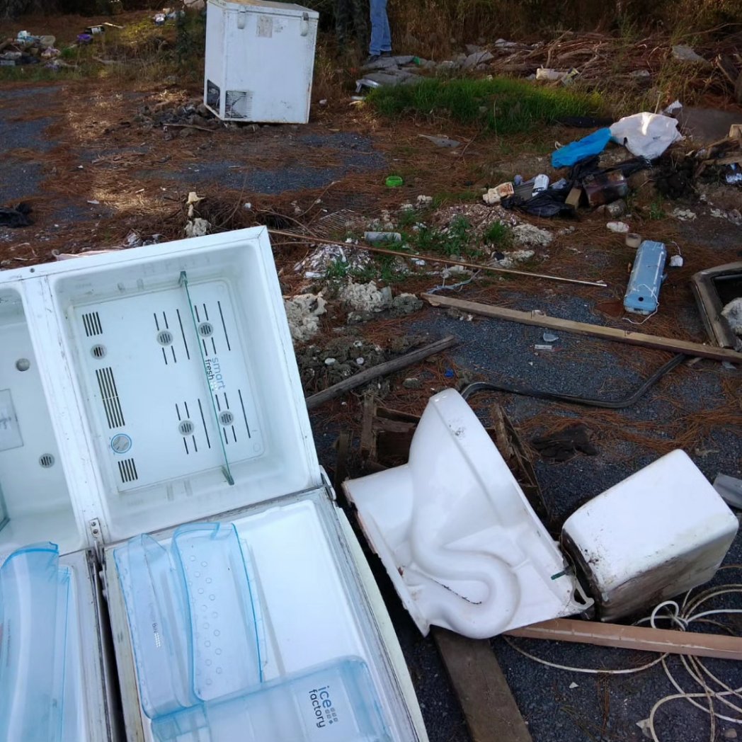 FLIS_CL's tweet photo. Nos encontramos trabajando en las comunas de #Arauco  #Curanilahue y #LosÁlamos / 
El actual programa que trabajamos en FLIS busca la eliminación de #microbasurales en estas tres comunas, y pretende contribuir a elevar la calidad de vida de la población urbana y rural. https://t.co/ec0okJQgPY