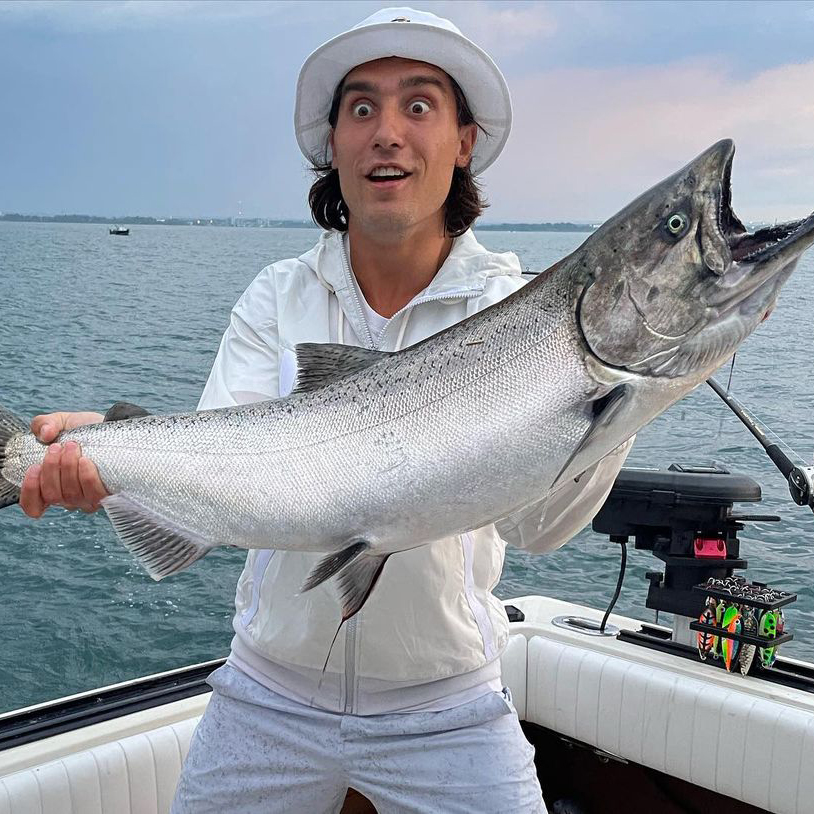 SeattleKraken's tweet photo. Did the fish see the ghost too? 😂

(📸: IG/brandontanev) https://t.co/CzvFqyKsyM