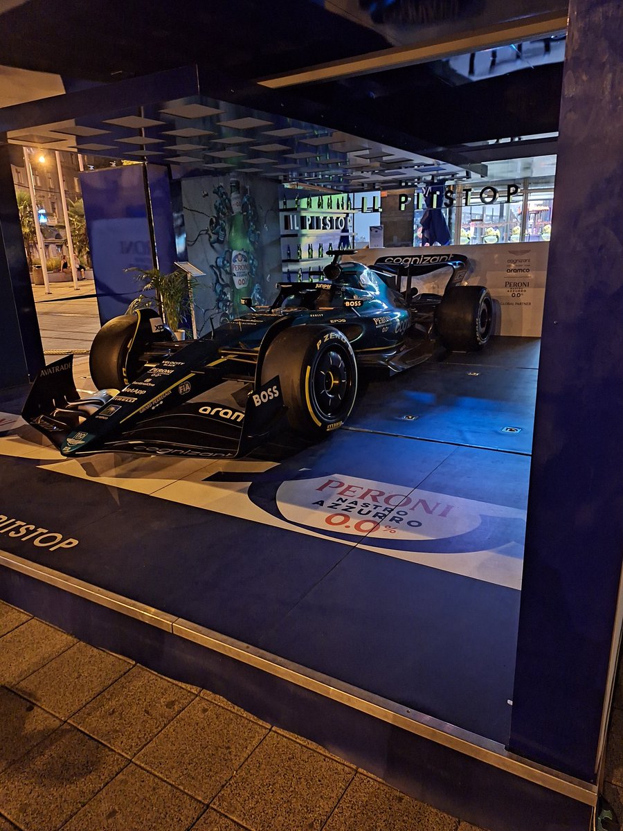 sDodaa's tweet photo. OMG IT'S HAPPENING😍😍 #Hungaroring #HungarianGP https://t.co/TqHdNcu8JJ