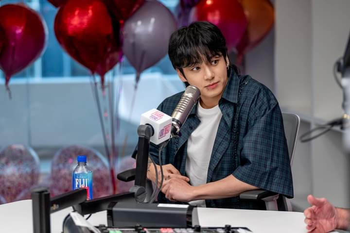 army___mx's tweet photo. [INFO 📰]

El miércoles 19 de Julio se publicará la entrevista de #Jungkook  en el programa 'Elvis Duran And The Morning Show' grabado en la ciudad de Nueva York. Se publicará en el canal de Youtube del programa 👇🏻
🖇️ https://t.co/LgsjytJBpa

#JUNGKOOK #BTS #ARMY #BTSARMY #SEVEN https://t.co/sGoTloJFfy