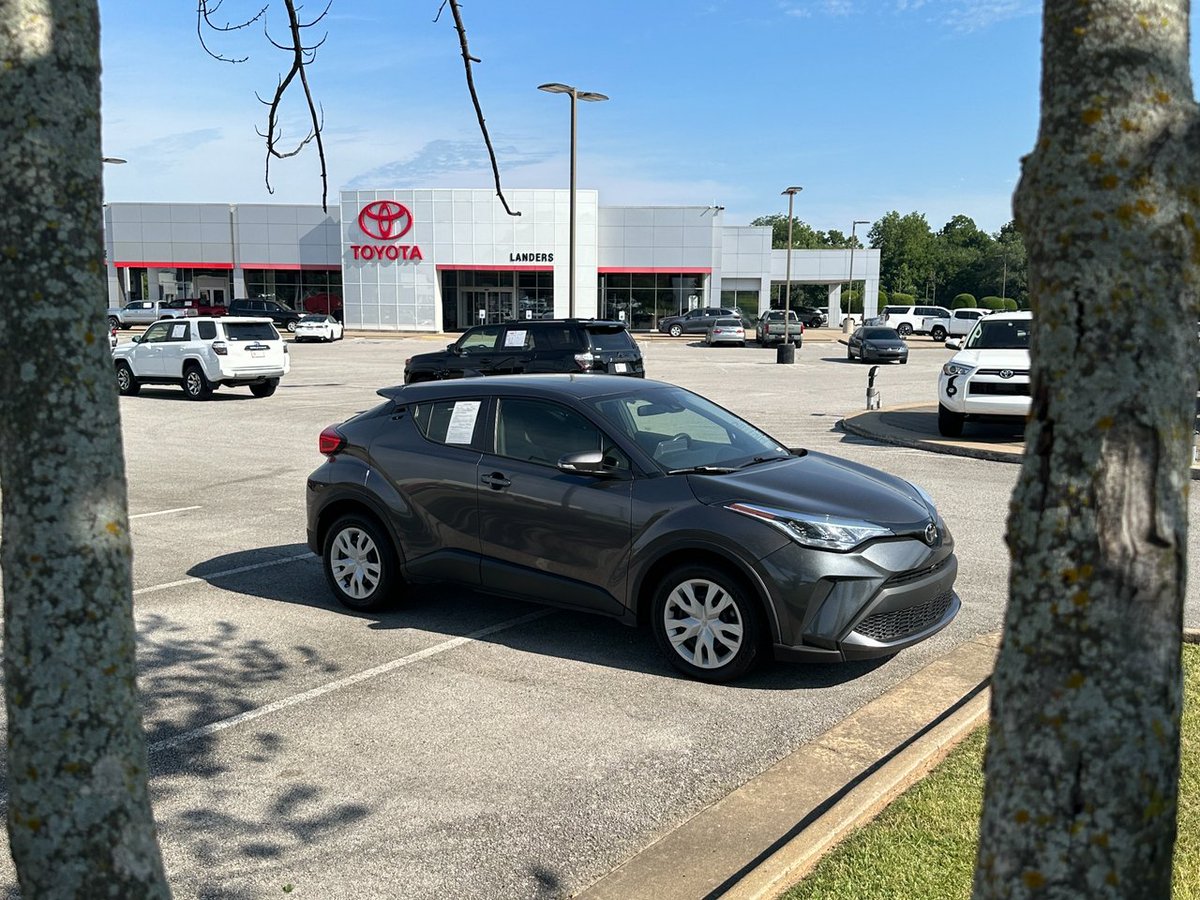 ToyotaNWA's tweet photo. SUVs don't have to be giants. We've got all shapes &amp; sizes to fit your needs, like this Honda HR-V. 👏🙌 
https://t.co/mwVo3vVDDH https://t.co/2lo6aP5xVt